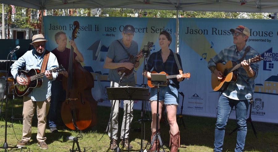 The Heather Mumford Project performing outdoors at Jason Russell House